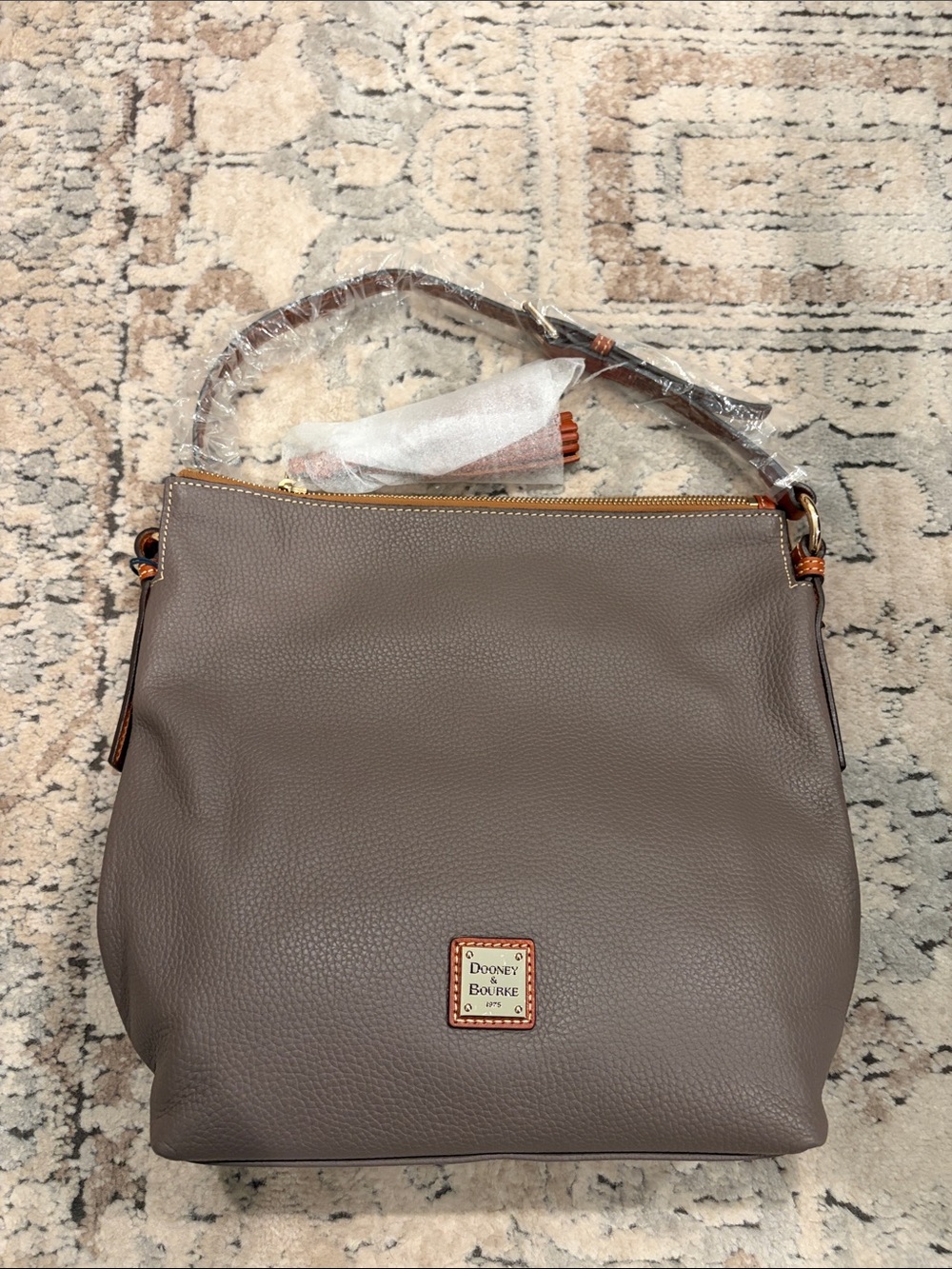 Dooney & Bourke r0372 elephant Pebbled Leather Shoulder Bag NWT